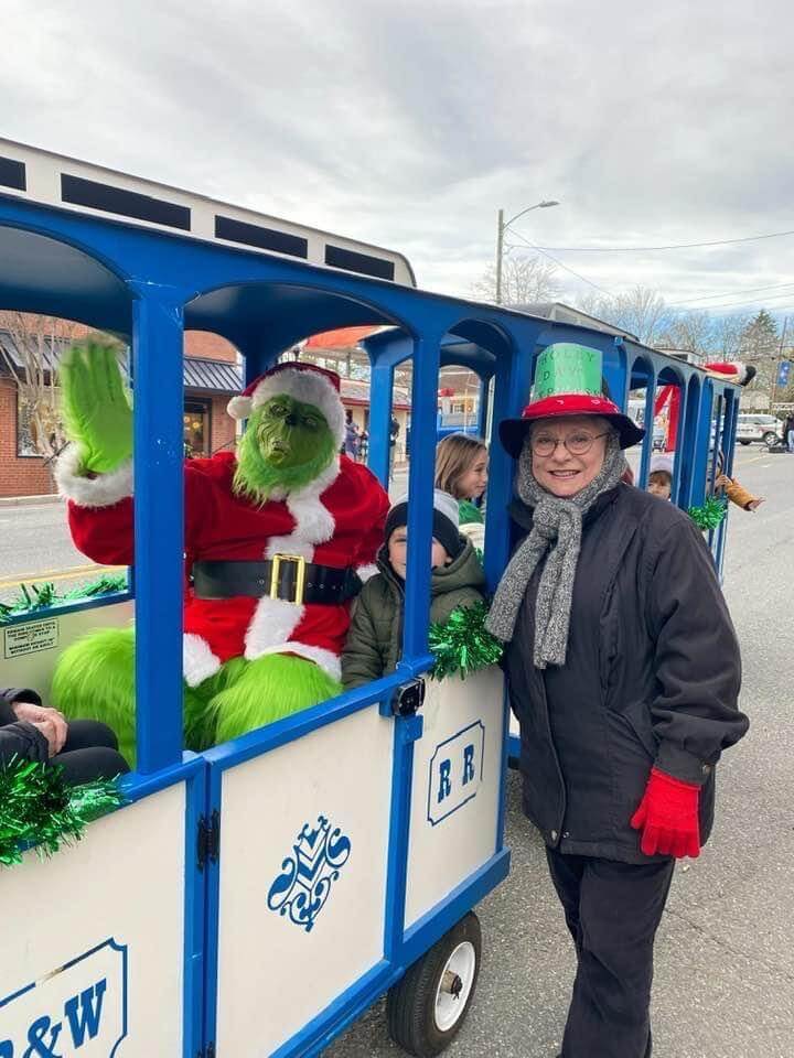 The Grinch didn't steal the 2022 Holly Days tree lighting!